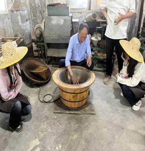 02103BFB44E2EBA32968DBCBE5DAB2AD